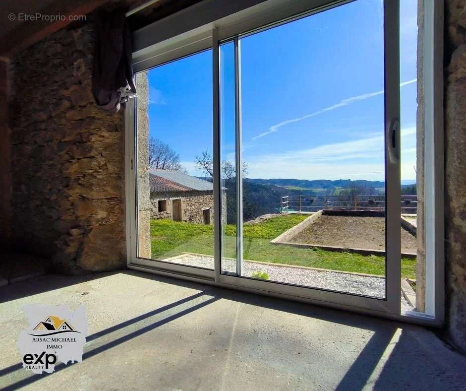 Maison à VERNET-LA-VARENNE