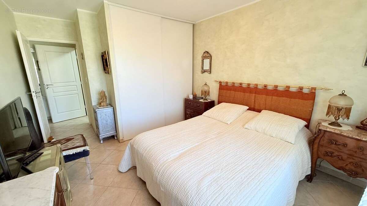 Viager Occupé Appt F3 + 2 garages au Pradet  83220  sur Femme de 86 ans. 3mn en Voiture Plage de Monaco - photo 9