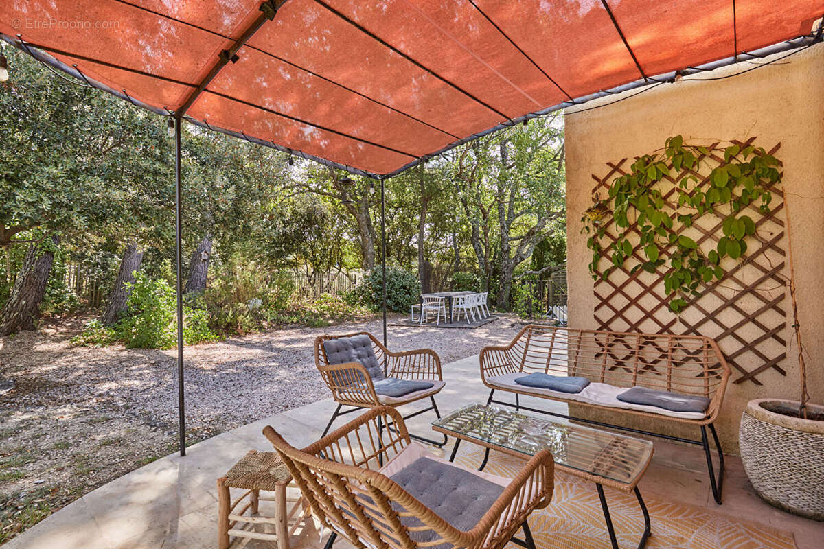 Le calme d'une impasse, sans s'éloigner de rien. Lourmarin, 4 chambres, piscine - photo 2