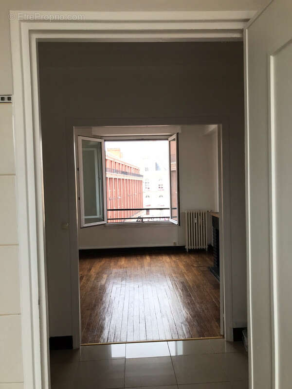 Superbe Appartement T3 Lumineux - Vue Imprenable sur l'Hôtel de Ville d'Amiens - photo 3