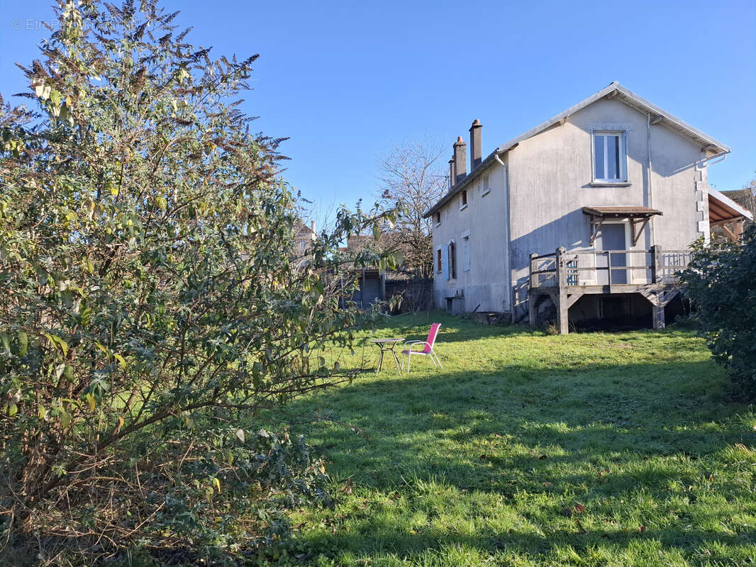 Maison à SAINT-YRIEIX-LA-PERCHE