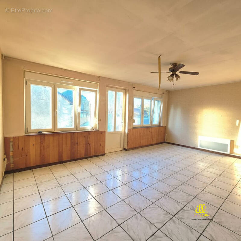 Maison à FRANCHEVAL