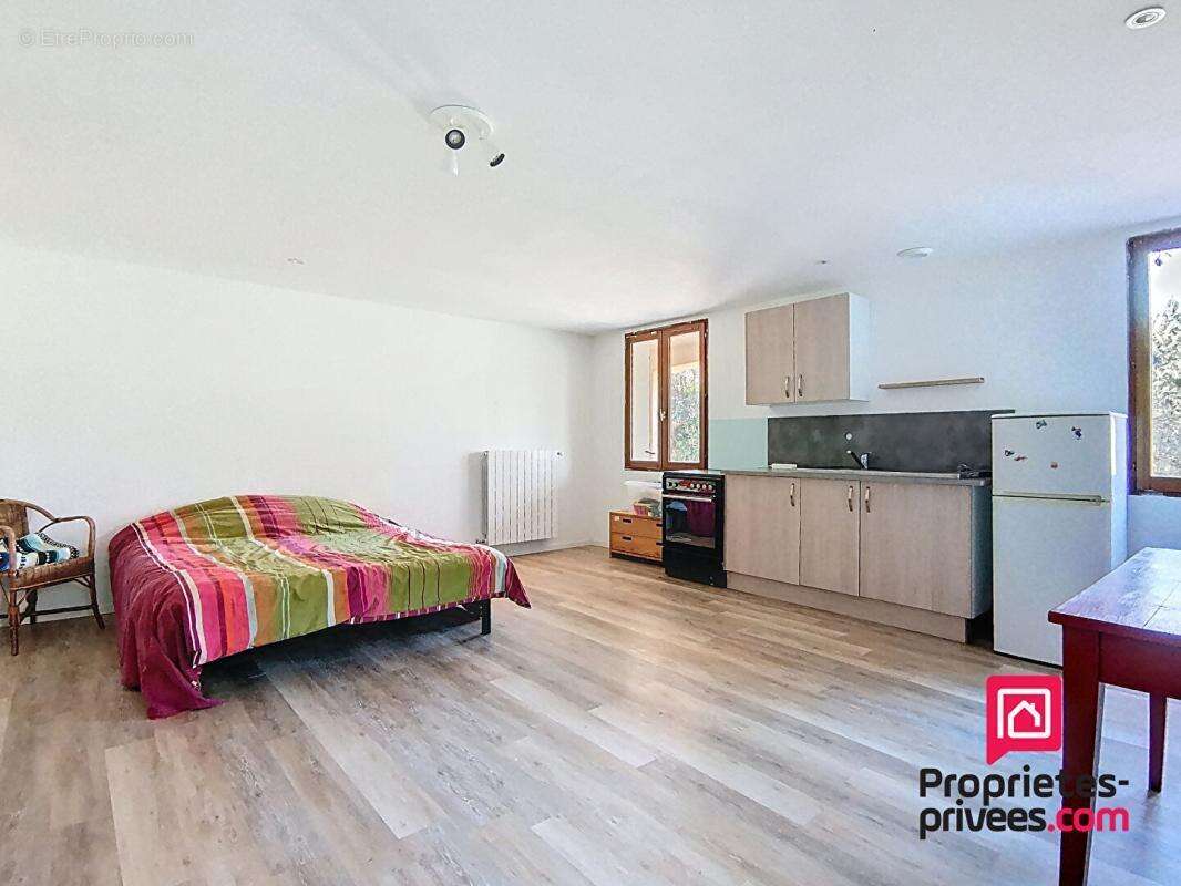 Maison 146m2 avec 2 accès indépendants, Double habitation, Fort potentiel locatif ,1500 m² terrain Mazaugues  83136 - photo 10