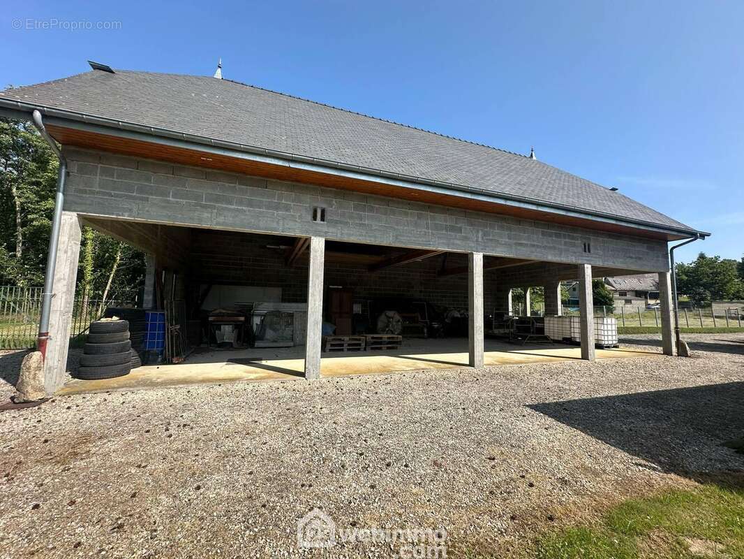 D&#039;une surface de 90 m² - Terrain à HOURY