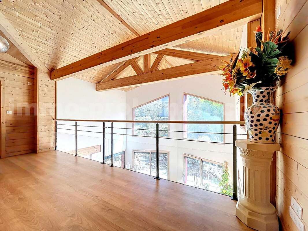 Maison_Chalet_Neuvecelle_Evian_Thonon_les_bains_proche_frontière_Suisse_Genève_villa_volume_commodité_architecte_Villa_lac_vue_leman_montagne_calme_lumineuse_véranda_ - Maison à NEUVECELLE