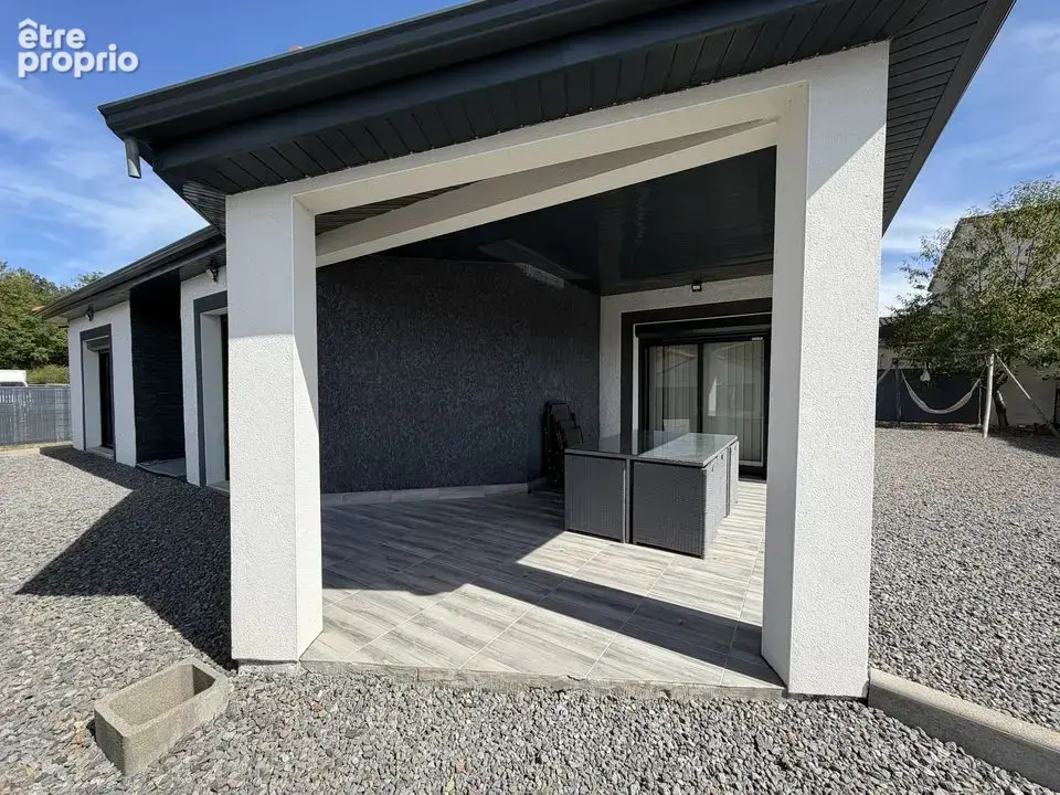 Maison Plain-pied 109 m² - Terrain 1 148 m² - - photo 11