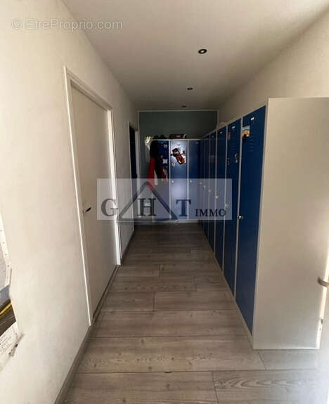 Commerce à VAUX-LE-PENIL