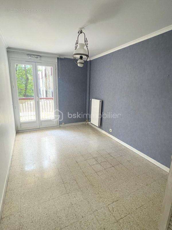 T2 Aix-en-Provence – Balcon, garage, parking et fort potentiel - photo 3