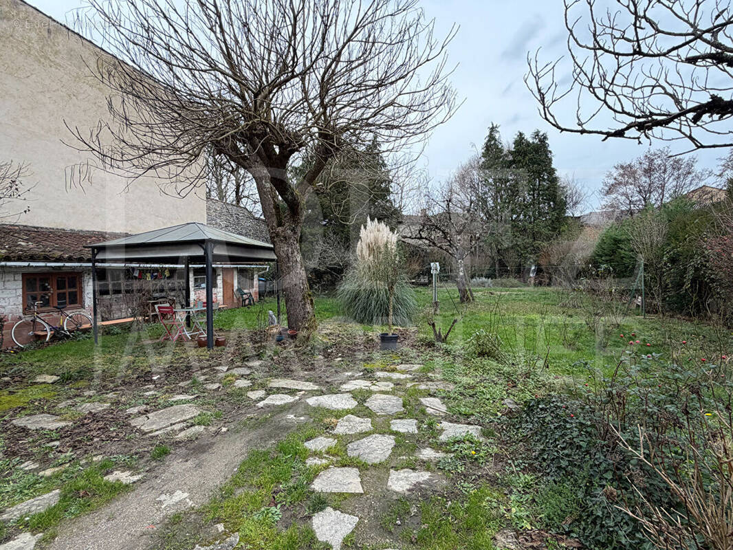 Maison à LABRUGUIERE