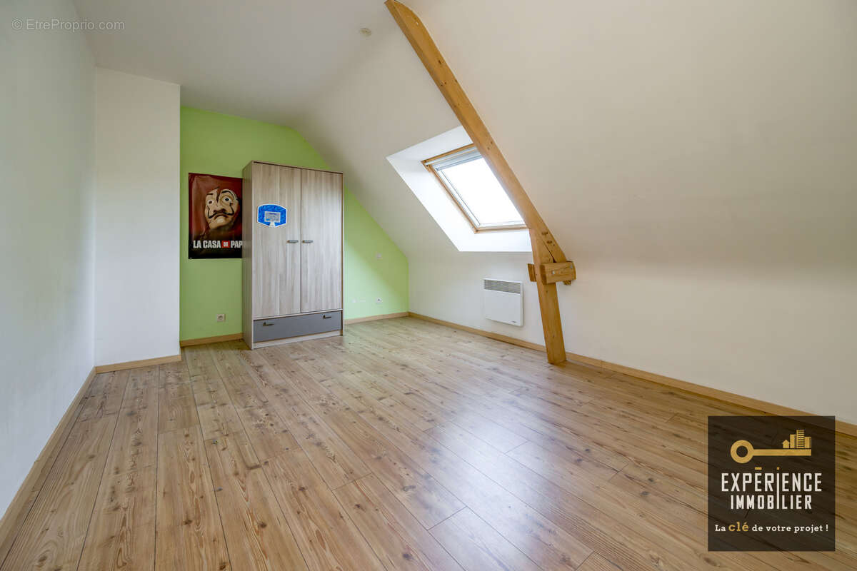 Maison familiale lumineuse avec 5 chambres et jardin - photo 10