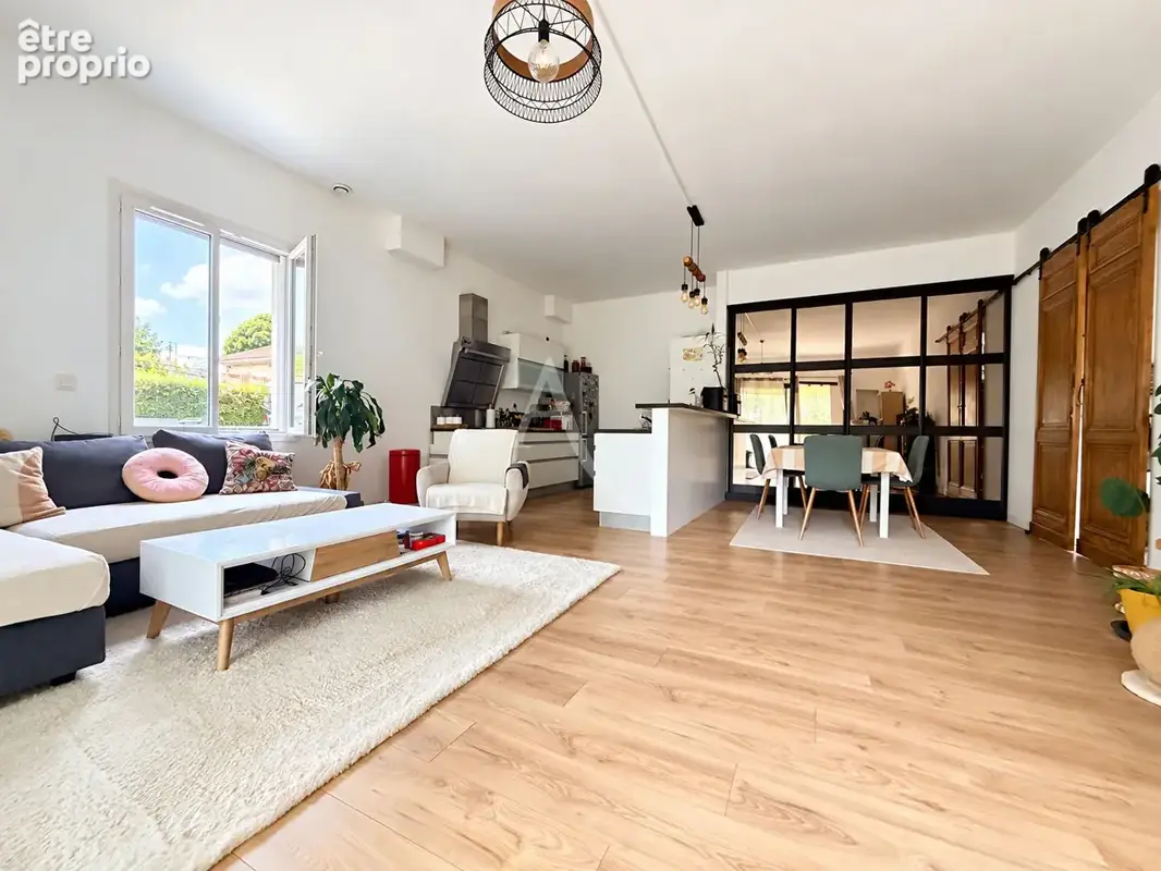 Photo Maison à Saint-Medard-En-Jalles au prix de 422 000€