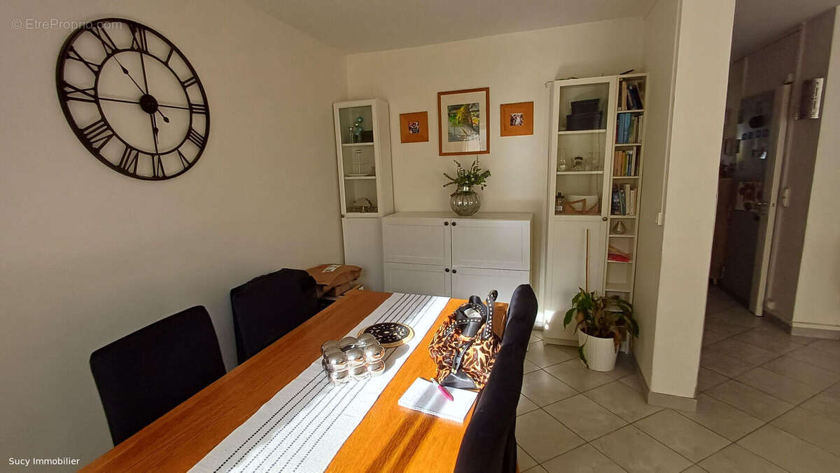 Appartement à FRESNES