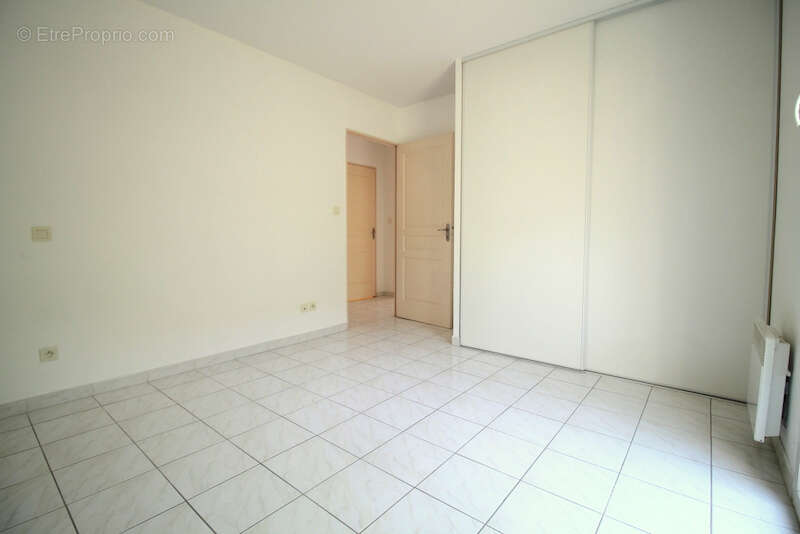 Bel appartement T3 avec terrasse, jardin, place de stationnement à Balaruc-Les-Bains - photo 7
