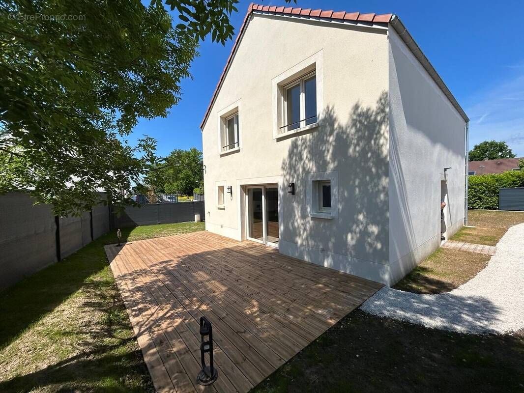 Maison à CRECY-LA-CHAPELLE