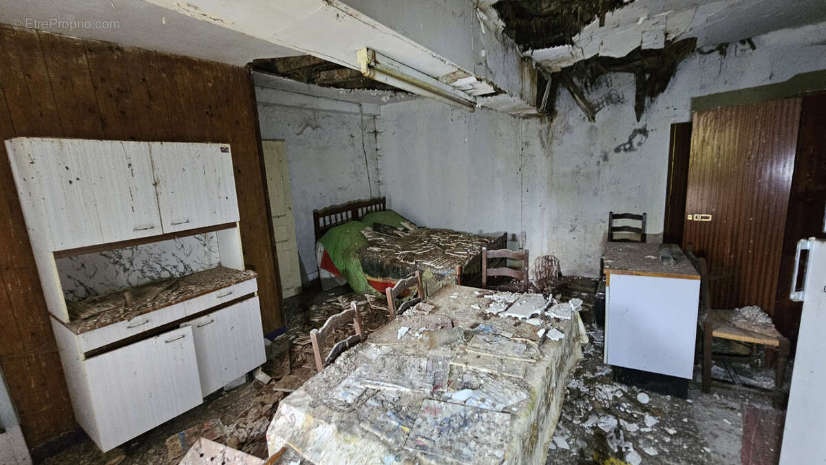 Maison à LASSAY-LES-CHATEAUX