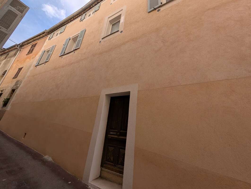 CONTES Village :  2 pièces - photo 2