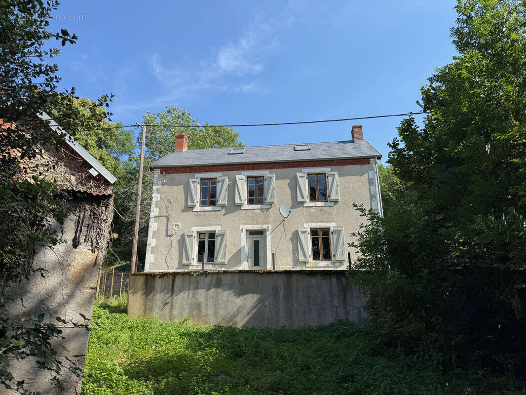 Auv 1225: Maison de caractère, grande grange, toits neufs, 1640m2 - photo 68