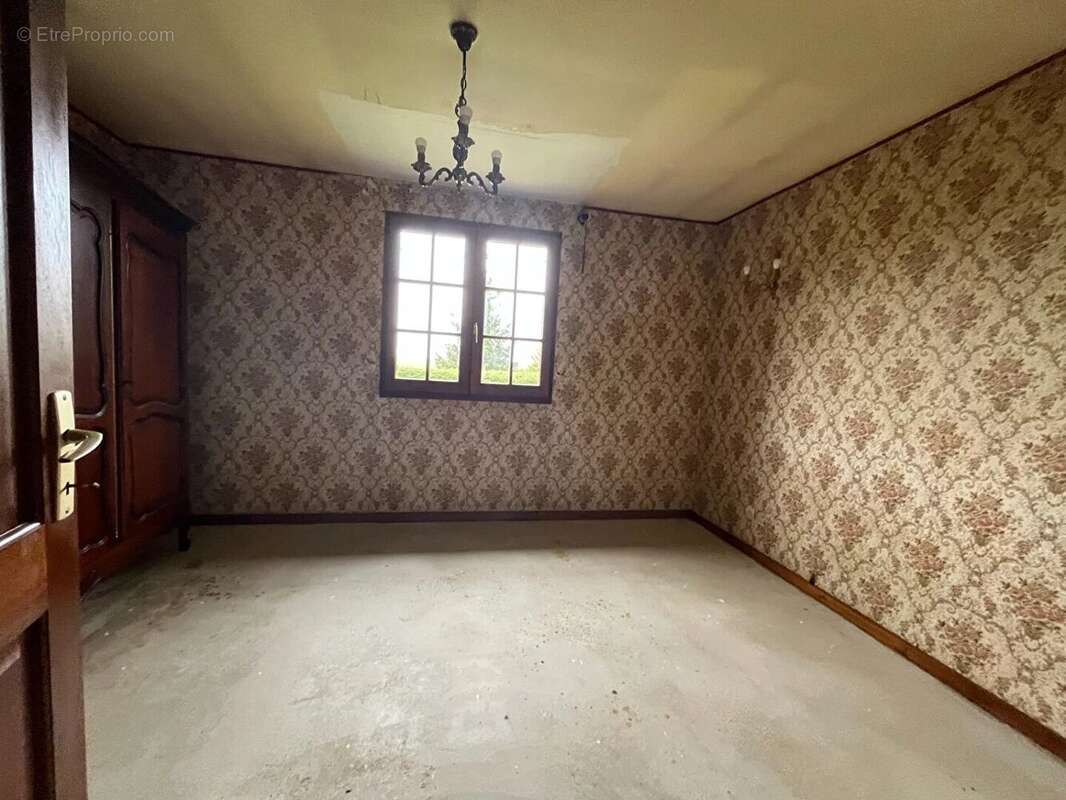 Maison à MONDONVILLE-SAINT-JEAN