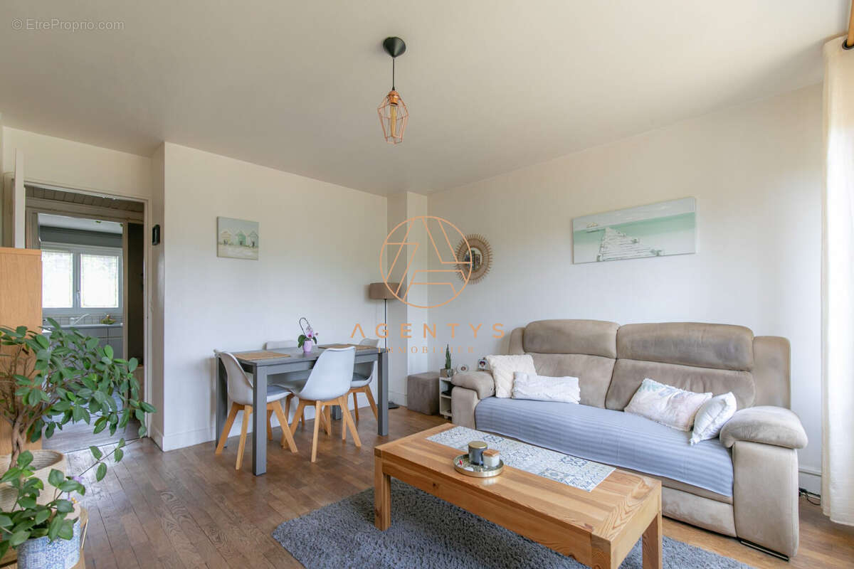 Appartement à SAINT-MAUR-DES-FOSSES