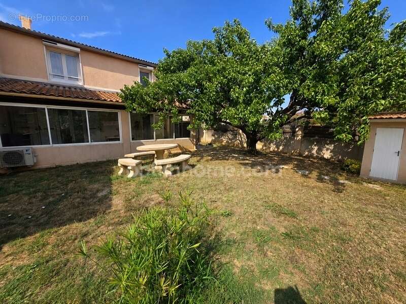 À seulement 50 mètres de la mer ! Une villa lumineuse avec jardin piscinable dans un environnement exceptionnel. Maison à vendre - photo 13