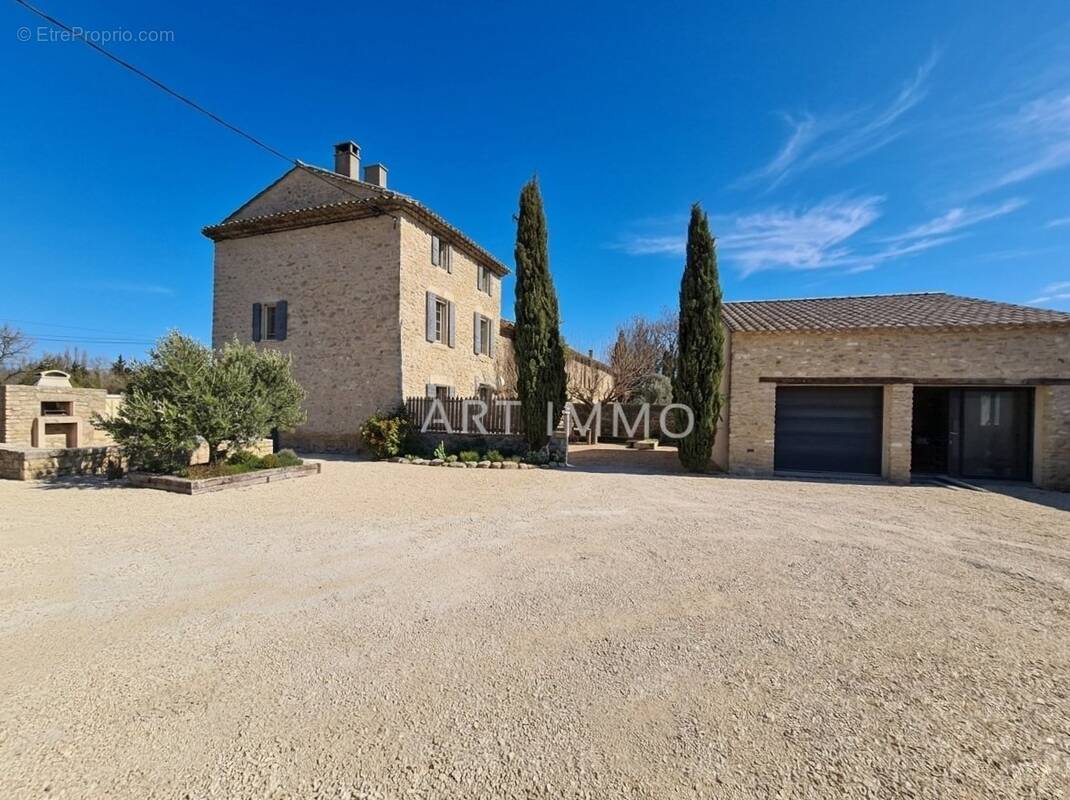 Maison à L'ISLE-SUR-LA-SORGUE