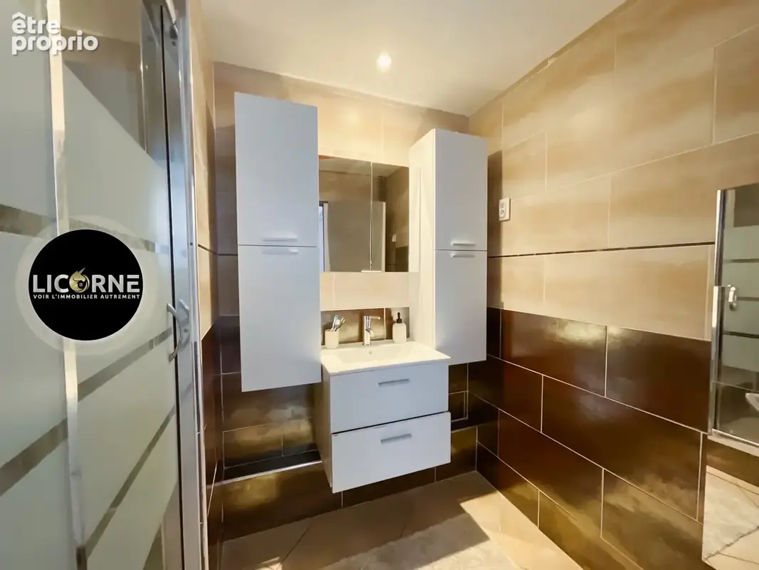 Appartement 74 m² à Vitrolles  - photo 4