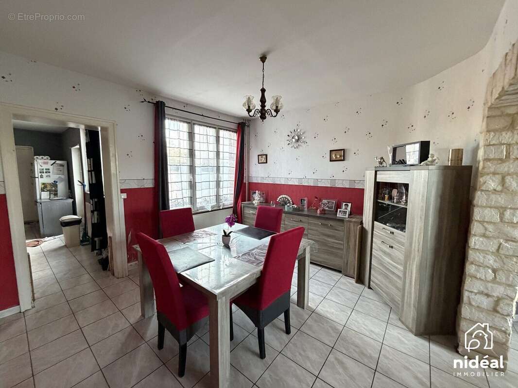 Maison à AULNOYE-AYMERIES