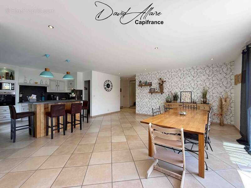 Maison à LARAGNE-MONTEGLIN