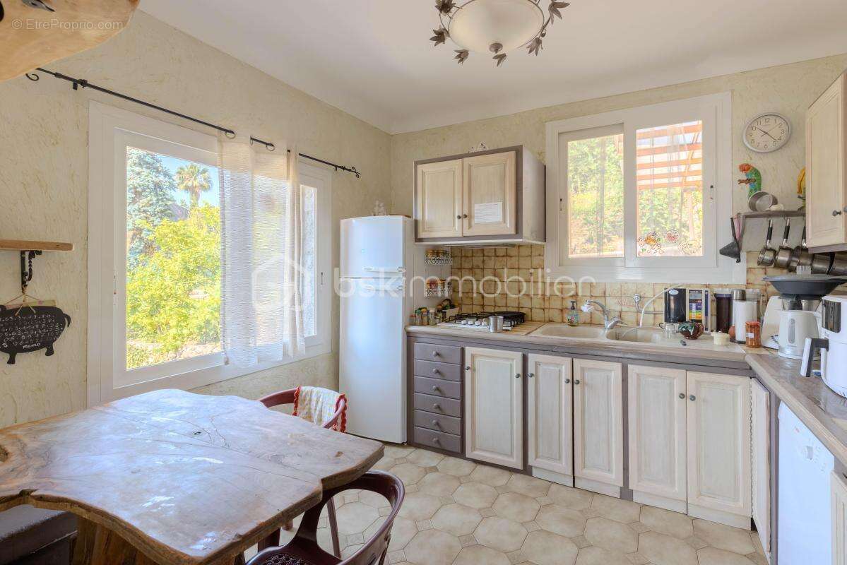 Menton - Val de Gorbio : Propriété vue mer sur terrain de 2 498 m² - photo 13