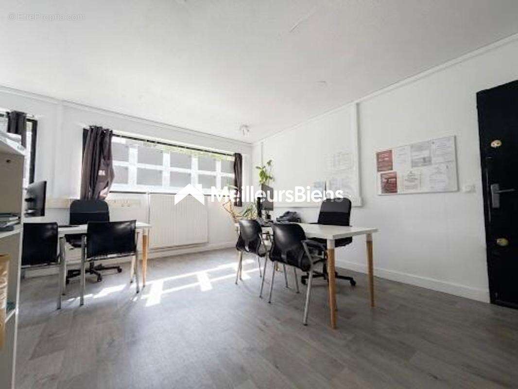 Murs Commerciaux Occupés 56 m² – Cergy Préfecture (Le Ponceau) – Idéal Investisseur / Rendement Sécurisé - photo 6