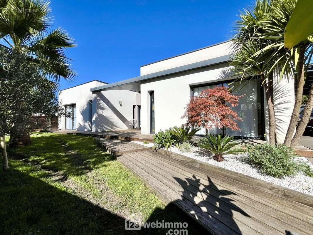 Maison à SAINTE-HELENE