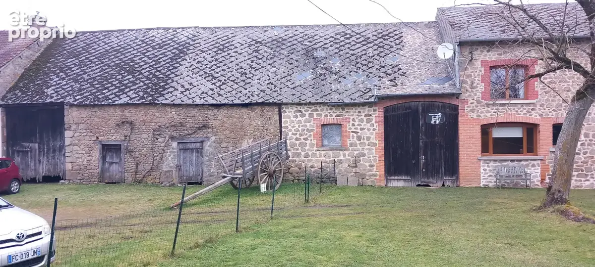 Grande fermette rénovée et gîtes, granges,  sur 2100m2 de terrain avec puits et piscine chauffée. - photo 19