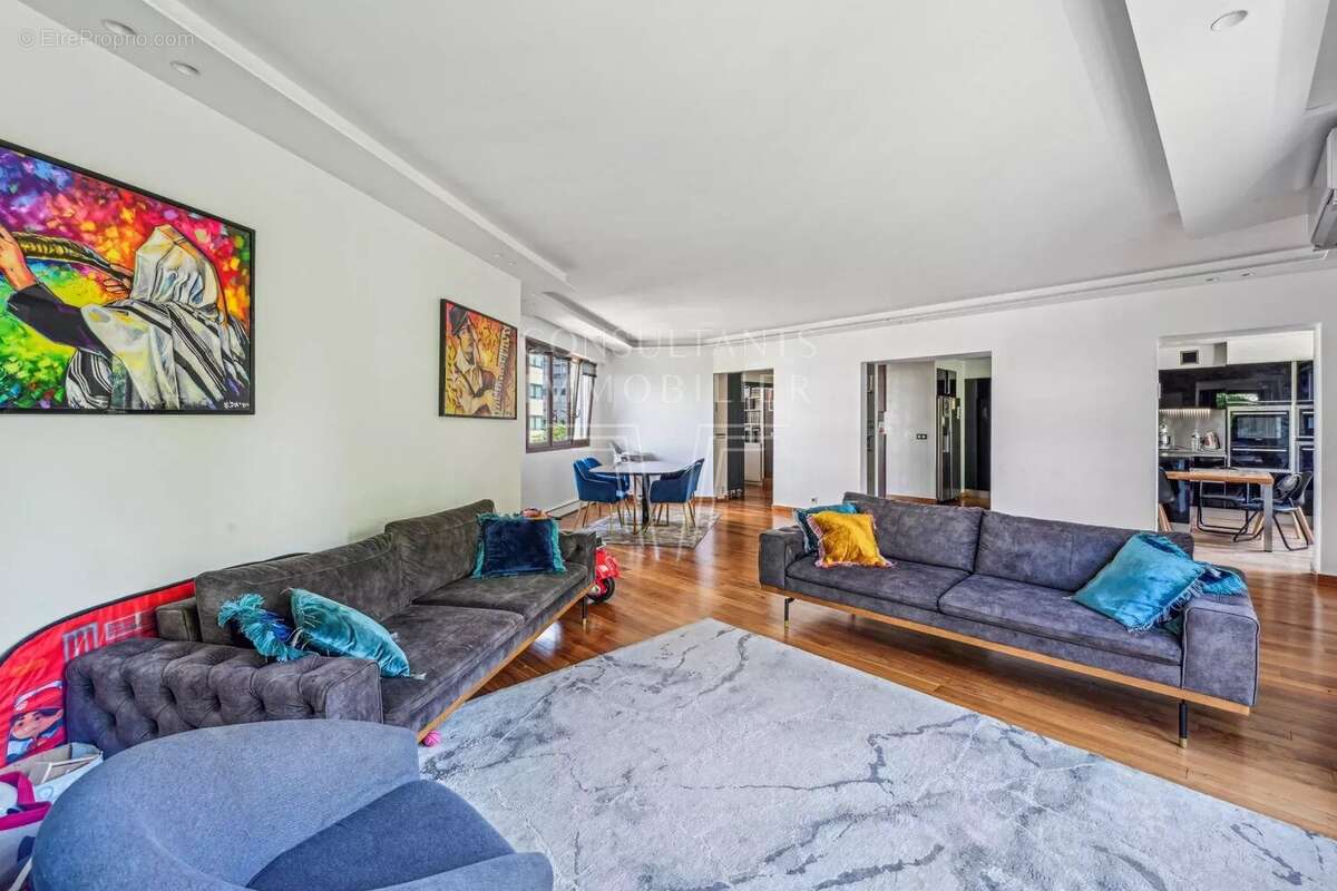 Appartement à NEUILLY-SUR-SEINE