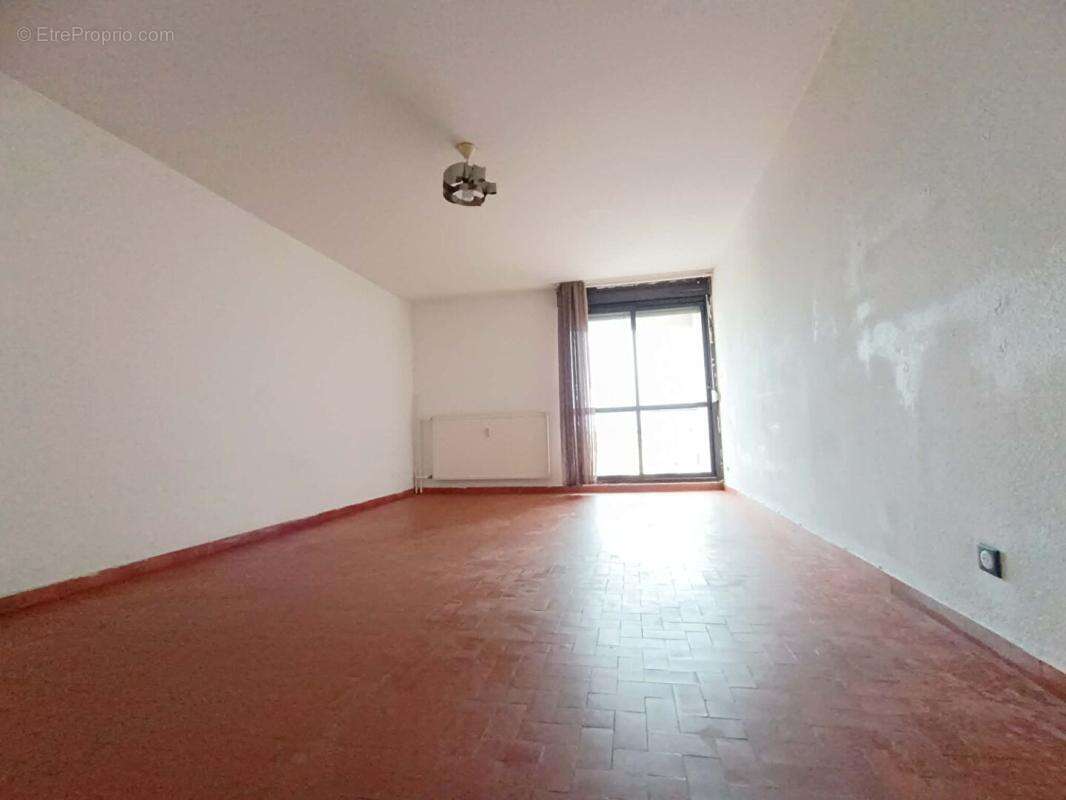 Appartement à SAINT-MARTIN-DE-CRAU