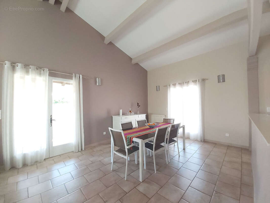 Villa familiale avec piscine et appartement indépendant à vendre à Clarensac ? 145 m² sur 2500 m² de terrain - photo 10