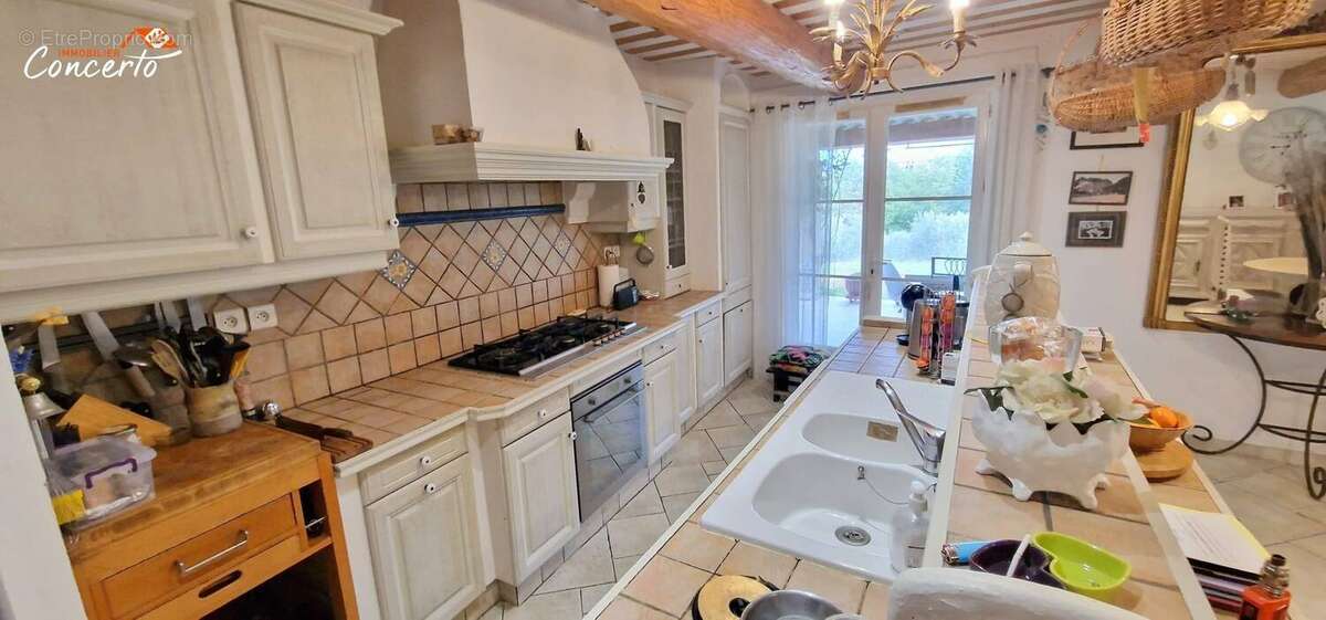 Autre à ROQUEBRUNE-SUR-ARGENS