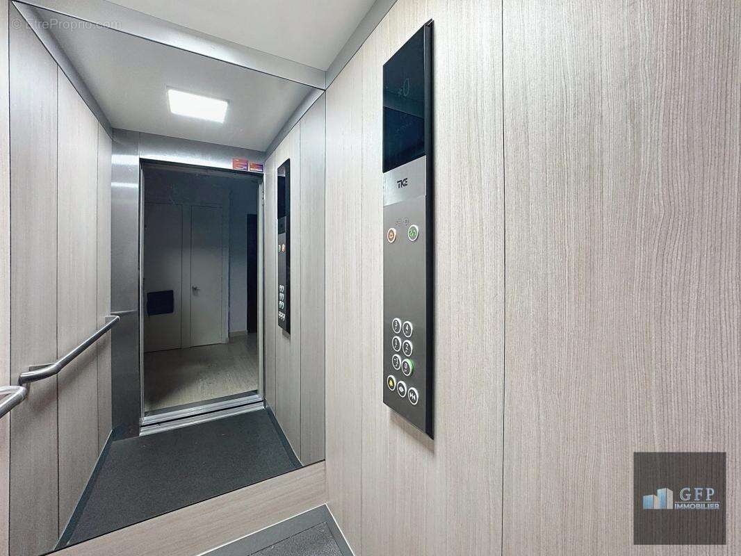 Appartement à BORMES-LES-MIMOSAS