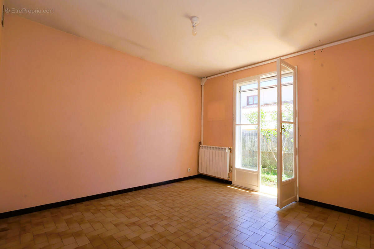 Maison à MAUGUIO