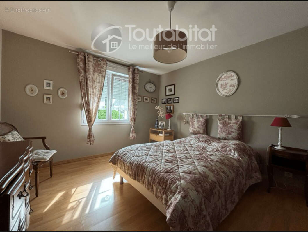 Maison à NEUVILLE-LEZ-BEAULIEU