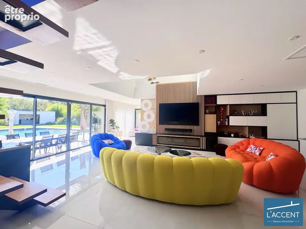 Maison 5 pièces 176 m² à vendre à Saint-Gilles (30800) - photo 3
