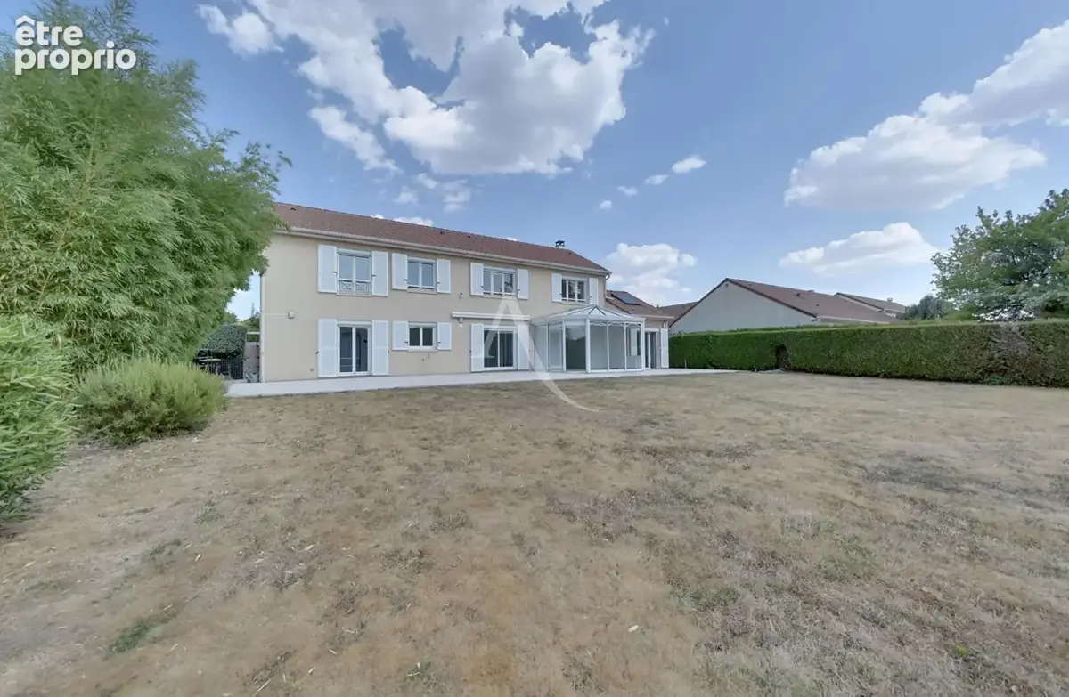 Maison à OZOIR-LA-FERRIERE