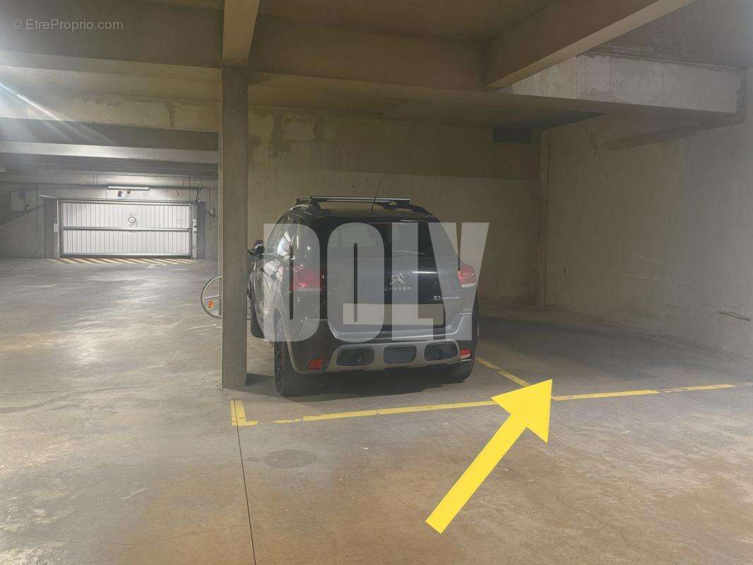 Parking à PARIS-12E