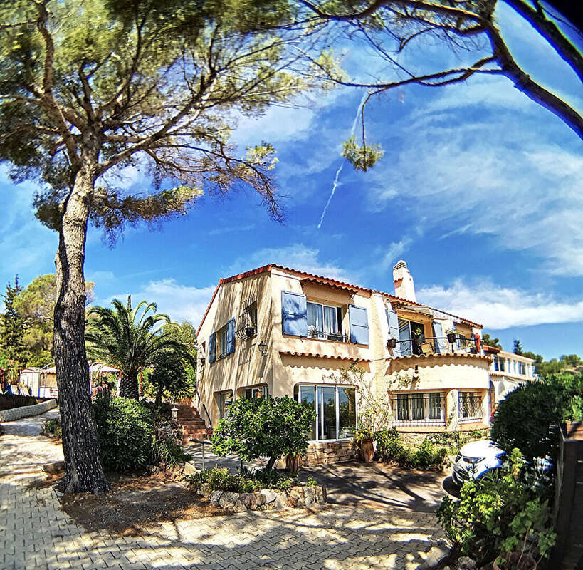 Maison à LES ISSAMBRES