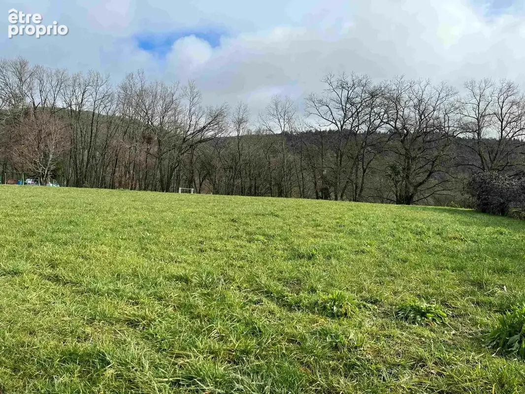 Terrain 2 000 m² à vendre à Lanzac (46200) - photo 1