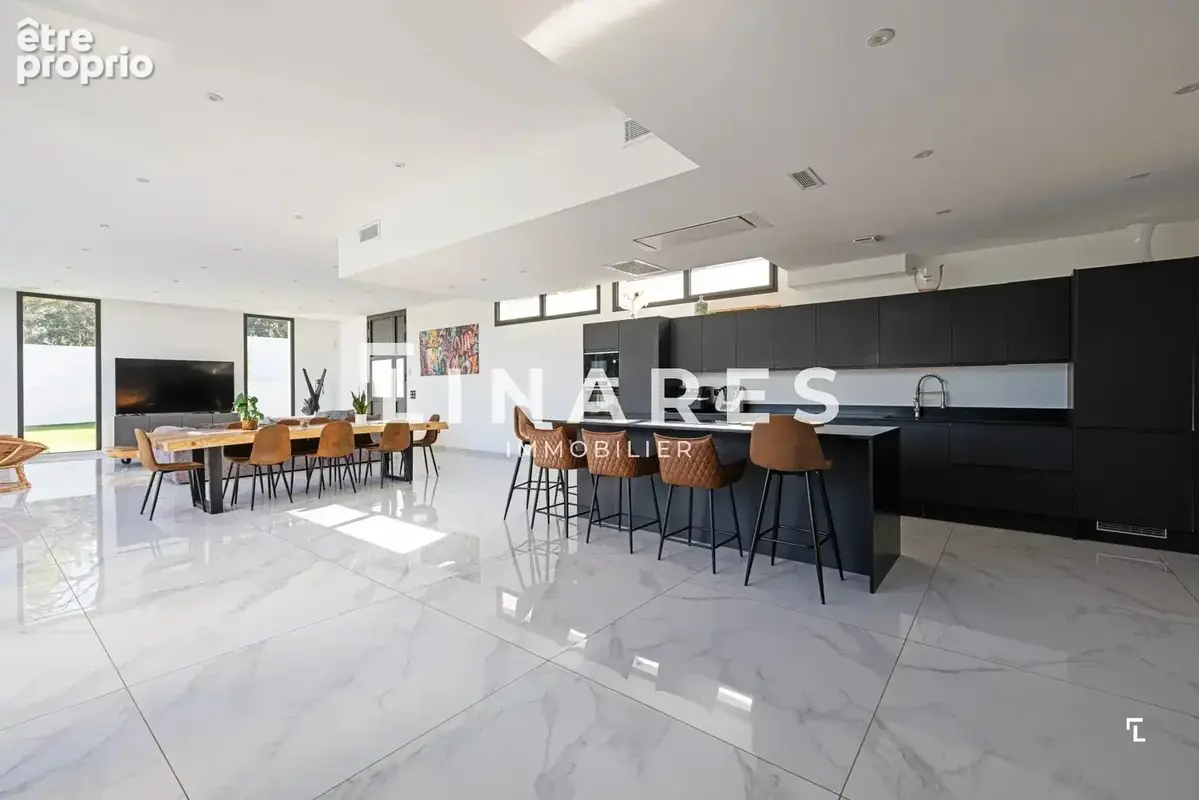 PERSPECTIVE CALIFORNIA  - Villa T5 de 394 m2 - Garage de 59 m2 - Terrain - Jardin - Piscine - Garage - 13400 Aubagne - photo 6