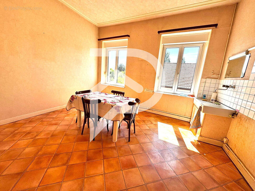 Maison de caractère 192 m² 7 pièces, dépendance & fort potentiel - photo 8