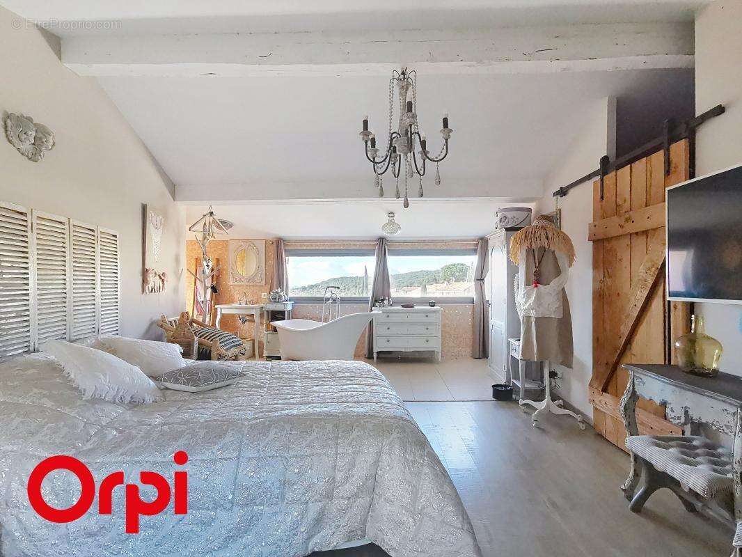 Appartement à LA CADIERE-D'AZUR