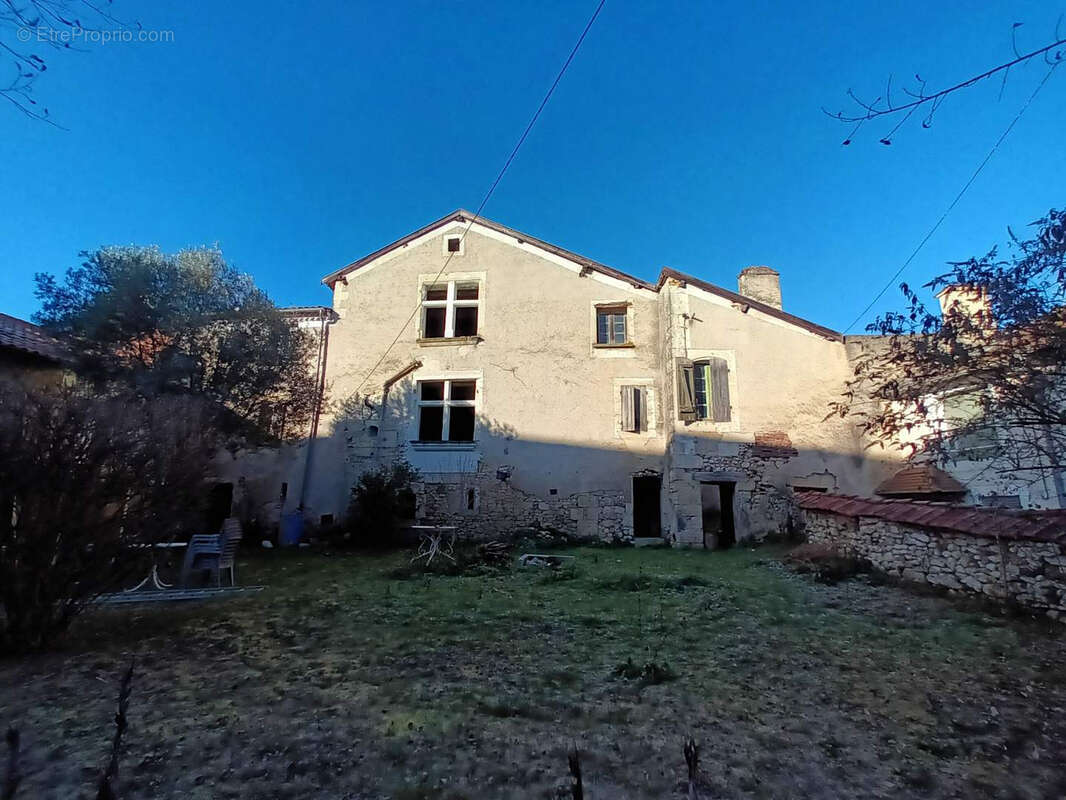 Maison à CHATEAU-L'EVEQUE