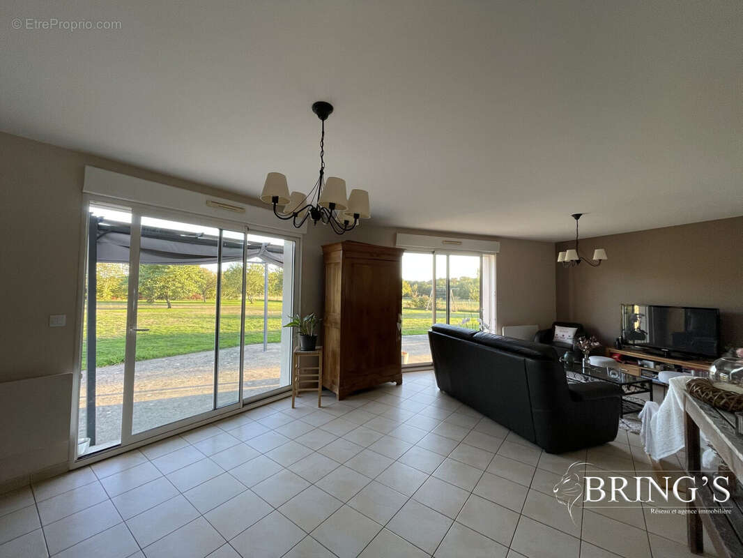 Maison à MESLAY-DU-MAINE