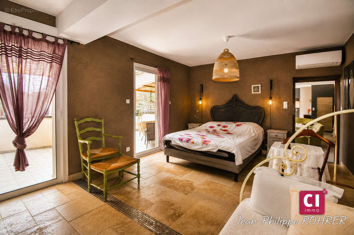 Maison récente 7 pièces avec piscine à vendre à Sainte-Anastasie-sur-Issole - photo 7